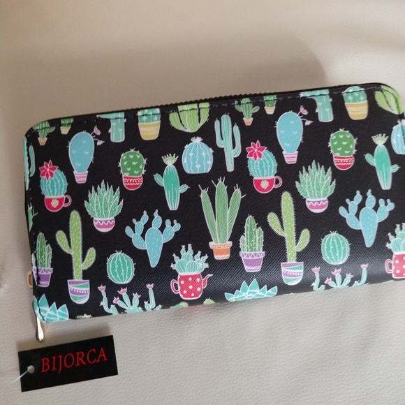 Bijorca Handbags - NWT ⭐Cactus Print Simple Zipper Wallet